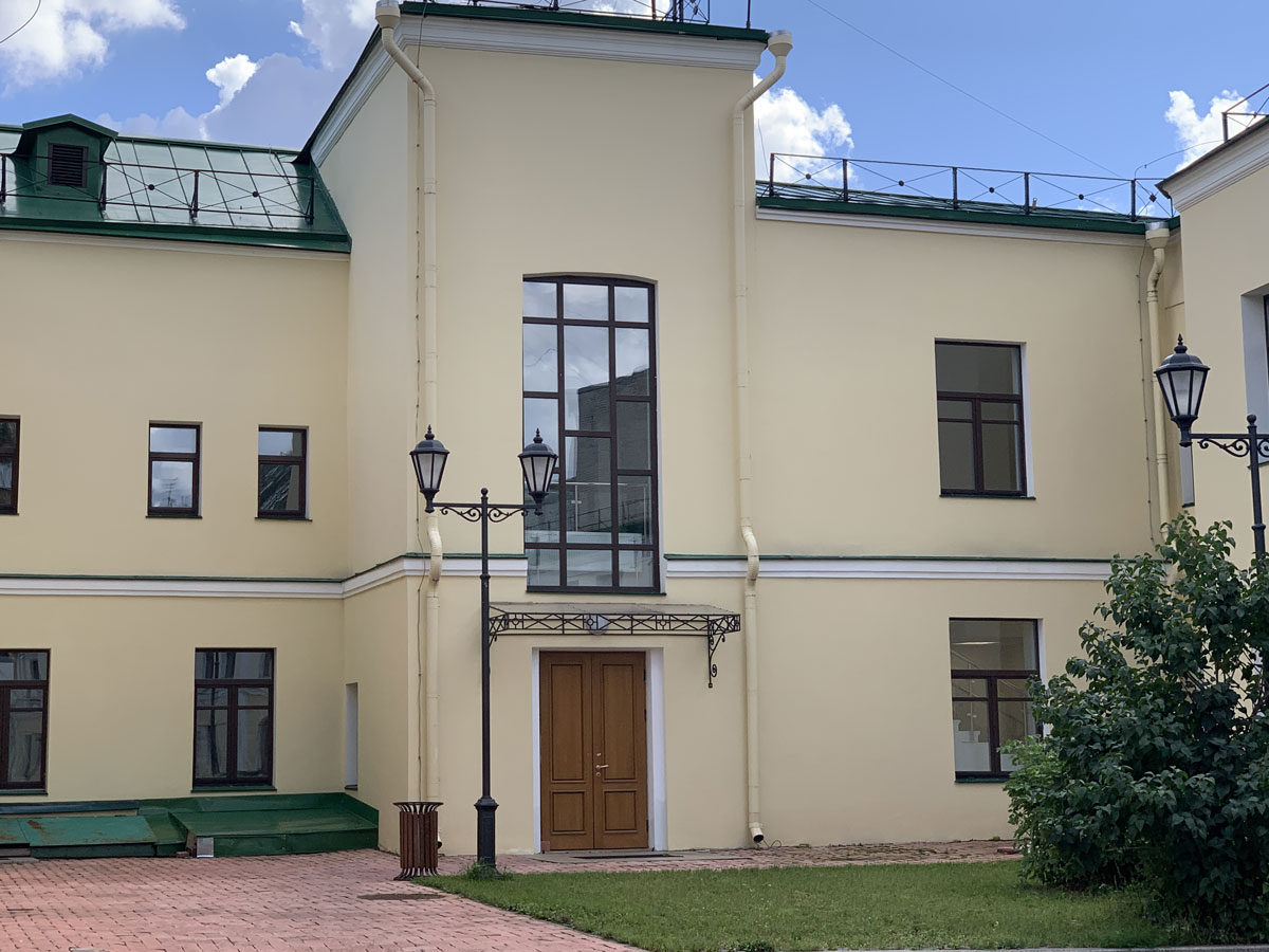 Вход в заочный корпус