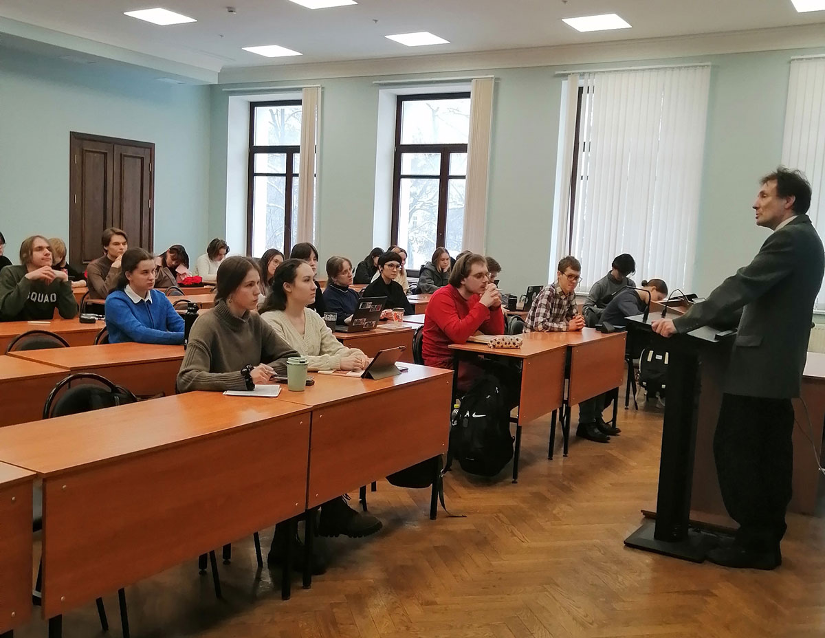 Студенты Литиинститута на встрече с А.В. Коровиным