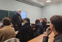 М.Н. Попов и студенты Литинститута