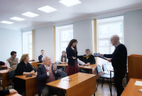 Вручение награды проф. Г.Ю. Завгородней на заседании Ученого совета